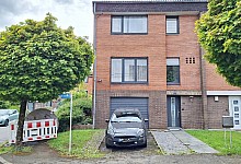 Maison de coin, véranda, gar, jardin, 3 ch, 2 sb, prox centre